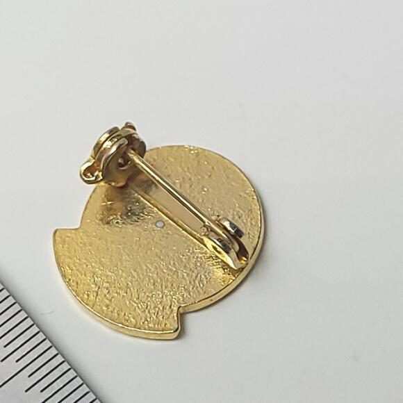 St John Ambulance Lapel Pin First Aid Standard Enamel Green White Gold Black - Picture 4 of 4